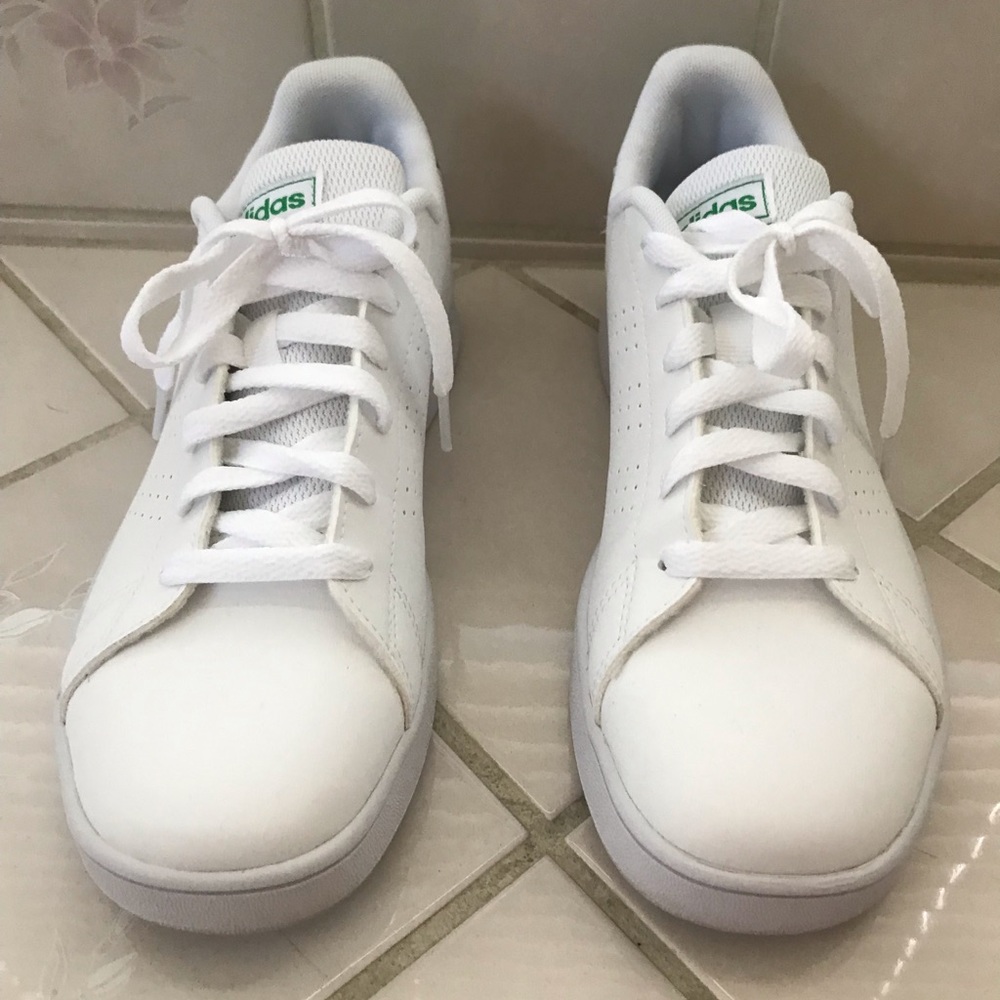 Adidas size 6 Advantage K - like new-